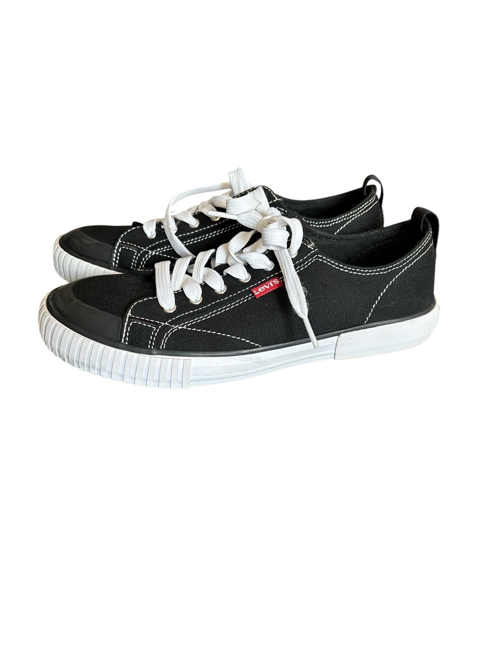 Levi's Anilkin Black Canvas Low-Top Sneakers with White Accents Red Tag Women’s